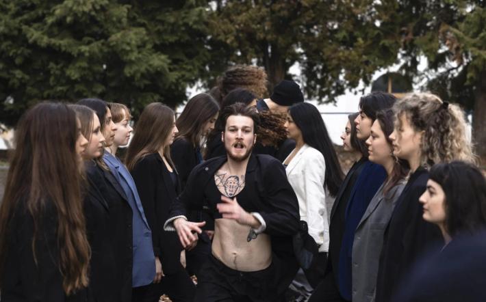 Piazza di Circo 2025 – Risonanze Artistiche Il festival continua tra chapiteau, acrobazie e fiamme