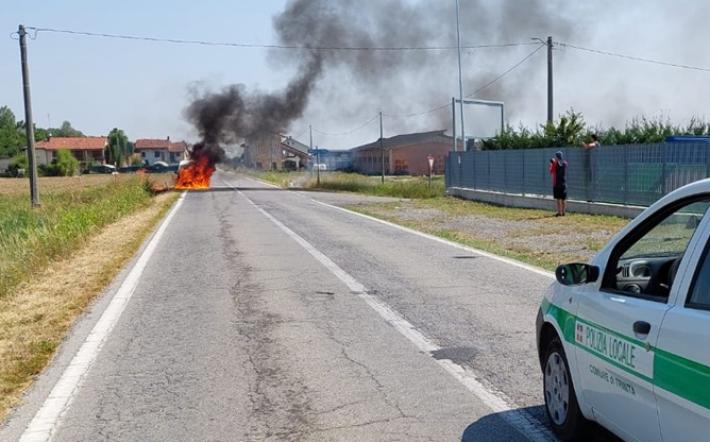 incendio furgone trinità 