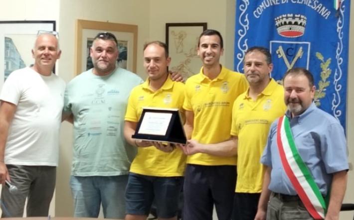 Il Clavesana Calcio, il suo presidente Beppe Moi e il kickboxer Joele Terreno premiati in Comune