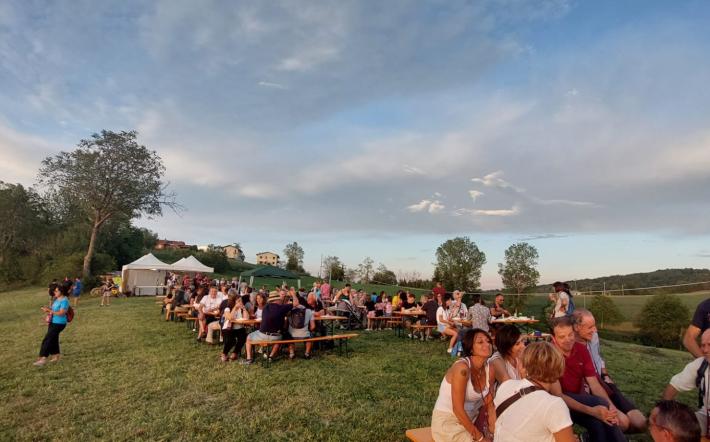 “Mangiando sotto le stelle”: gusto, natura e musica a Vicoforte