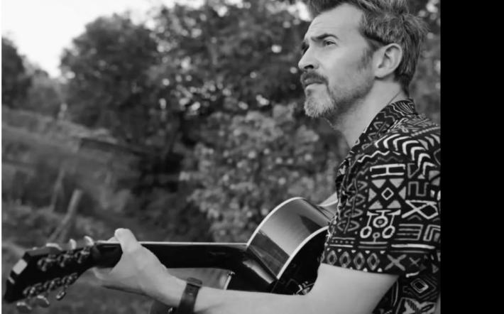 Clavesana: musica folk e stelle stasera sulla terrazza dei Calanchi 