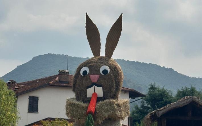 Chiusa Pesio: un coniglio gigante annuncia la festa di Ciüsa Duvarta