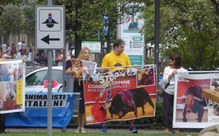 Carr&ugrave; in prima linea alla Vuelta 2025: animalisti protestano contro la corrida