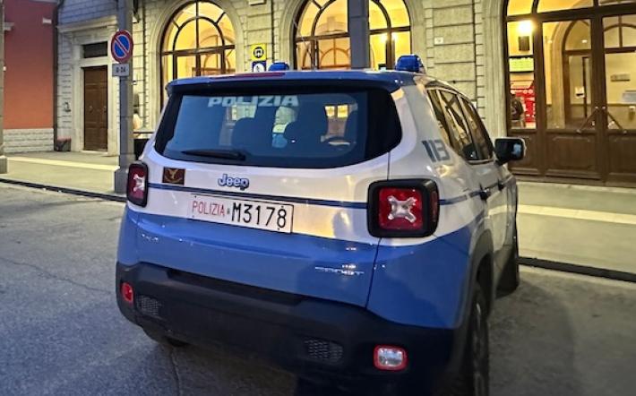 Minorenne senza biglietto sul treno e resistenza a pubblico ufficiale. La condanna: obbligo di restare a casa