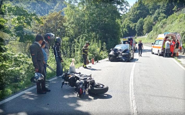 Ormea: auto contro moto, due feriti