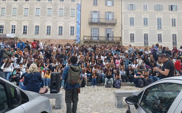 Mondovì, manifestazione contro la guerra nel primo giorno di scuola