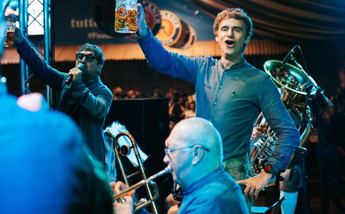 Auto iconiche, Campionato dei Boscaioli ed equitazione tra le novità degli eventi dell’Oktoberfest Cuneo 2025