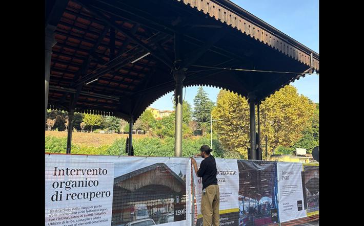Mondovì,  i lavori per l'ala mercato che diventa "spazio multifunzionale". I cartelli illustrano il progetto
