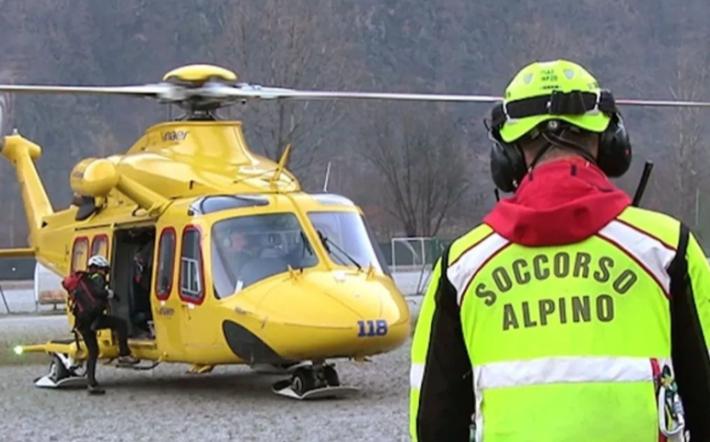 Colpito da infarto sul Monte Pigna: Soccorso Alpino lo trova nei boschi e lo salva