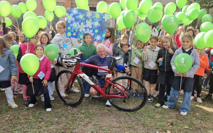 Ciclisti e campioni in sella per la ricerca: il Charity Bike Tour FFC fa tappa a Lesegno