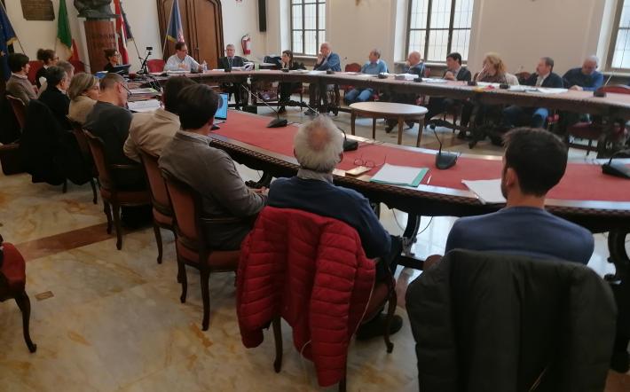 Deposito di rifiuti anche pericolosi a Clavesana, la terza Conferenza dei Servizi sospende il procedimento per altri 7 mesi