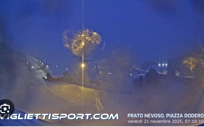 Prima neve a Prato Nevoso immortalata dalla webcam di Viglietti Sport 
