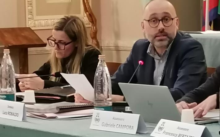 Il sindaco Luca Robaldo in consiglio comunale: episodio di tentata violenza nei giorni scorsi a Mondovì"