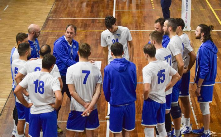 Time out di coach Bertini con i suoi giocatori