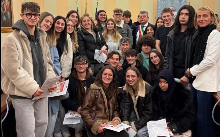 Dogliani: 27 Costituzioni consegnate ai diciottenni