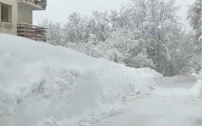 Regolazione del flusso di traffico verso Prato Nevoso al bivio con Frabosa Soprana