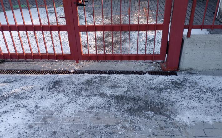 Vicoforte, ghiaccio davanti alle scuole: altra interrogazione dalla minoranza