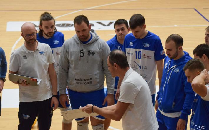 Time out di coach Bertini con i suoi giocatori