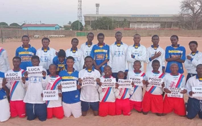 Chiusa Pesio: dal Bisalta Calcio al Gambia: le divise rosso-blu diventano speranza
