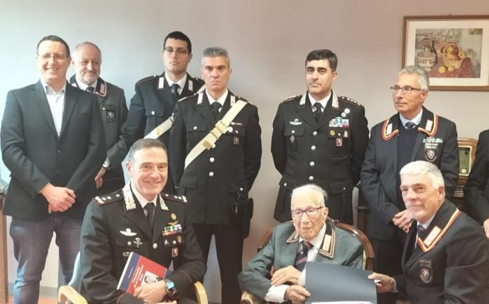 consegna attestato Quaglia carabinieri