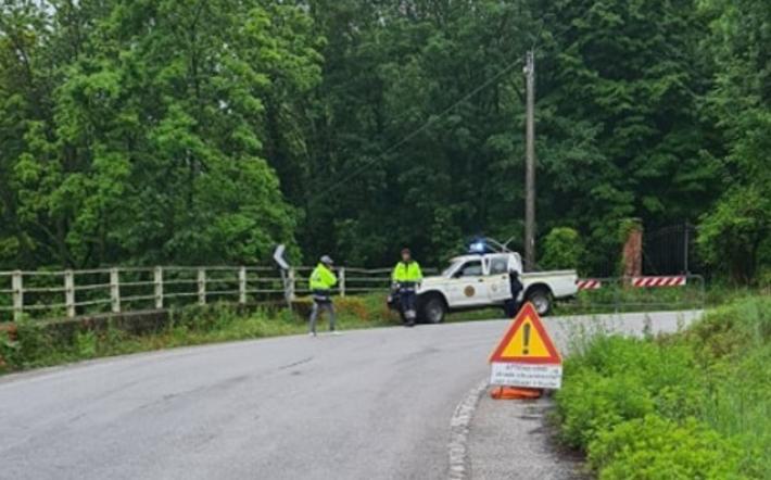 Carr&ugrave;: chiusa in via precauzionale via Stazione a causa di uno smottamento