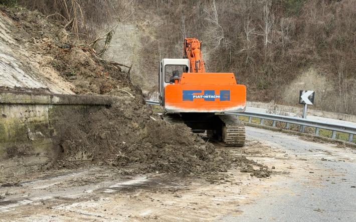 Carr&ugrave;: riaperta Strada Stazione dopo lo smottamento