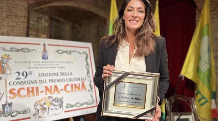 Coldiretti Cuneo e Comitato festeggiamenti di Borgata Casale hanno portato a Dogliani Elisa Isoardi, “Schi-na cinà” nel mondo