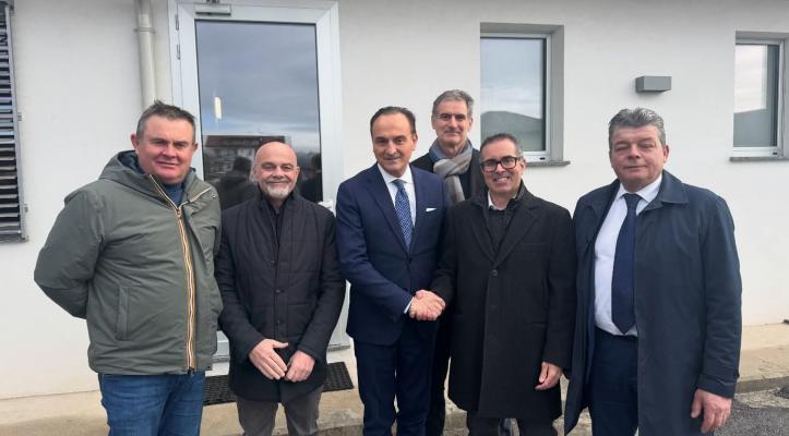 FOTOGALLERY - Il presidente della Regione Alberto Cirio in visita alla Almec e allo Scatolificio Doglianese