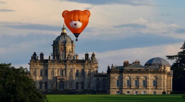 Al Raduno di Mongolfiere dell&rsquo;Epifania un gigante del cielo e palloni dalle forme divertentissime