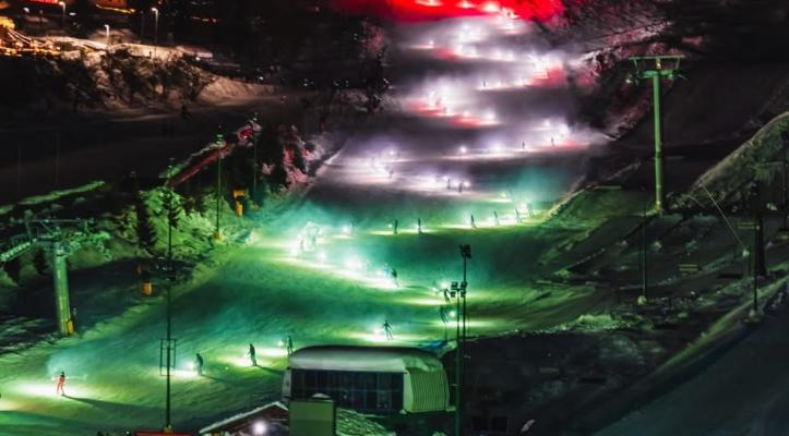 FOTOGALLERY - Una notte di luci e neve: la fiaccolata di Capodanno a Prato Nevoso