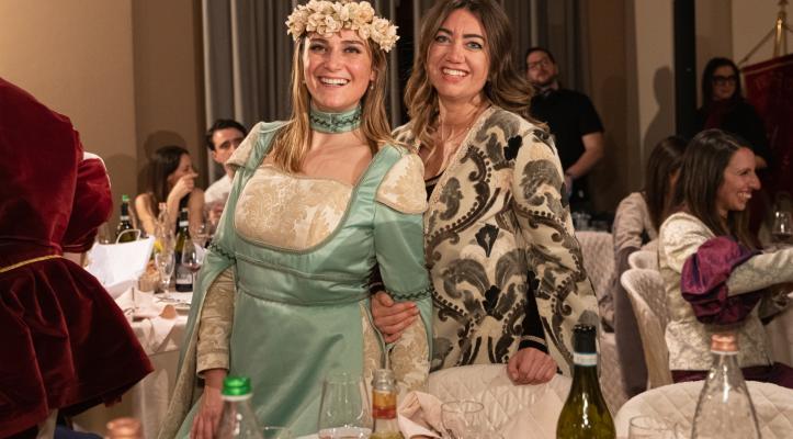 Carlev&eacute;, una cena di gala affollata apre il Carnevale: con il Moro e la B&eacute;la anche i rappresentanti di Regione e Provincia