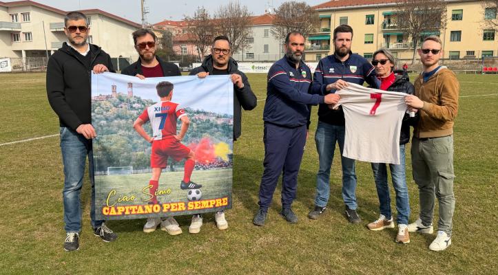 FOTOGALLERY - &ldquo;Ciao Simo, capitano per sempre&rdquo;: l&rsquo;omaggio del Piazza Calcio a Simone Basso