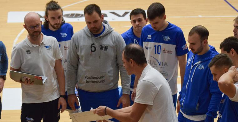 Time out di coach Bertini con i suoi giocatori